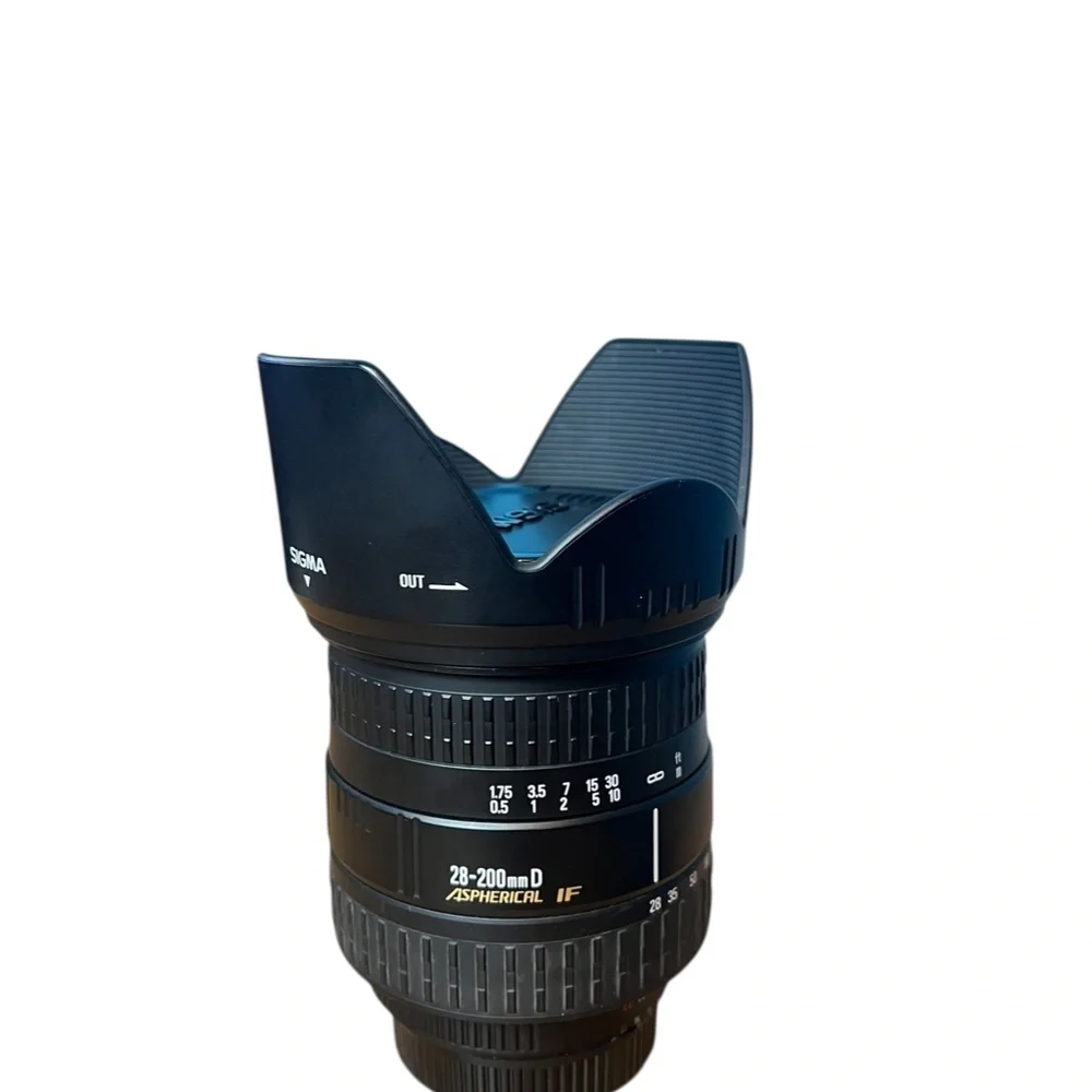 Sigma DL Hyperzoom Macro 28–200mm f/3.5–5.6 Aspherical IF Lens w/ Quantaray UV F